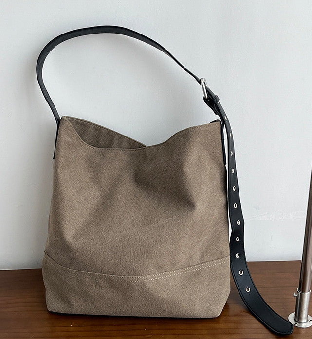 Simple shoulder carry for unplanned days out
