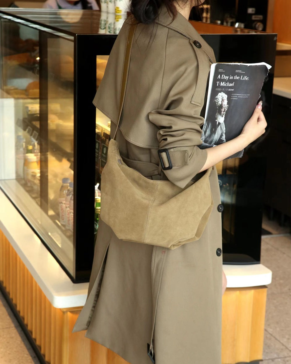 Minimalist design women's leather bag for office and leisure