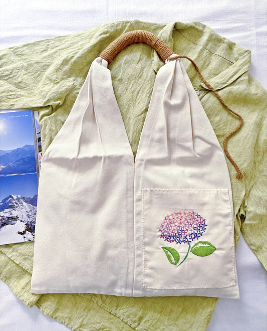 How a single hand-embroidered branch transforms a functional large-capacity shopper into a personal style statement.