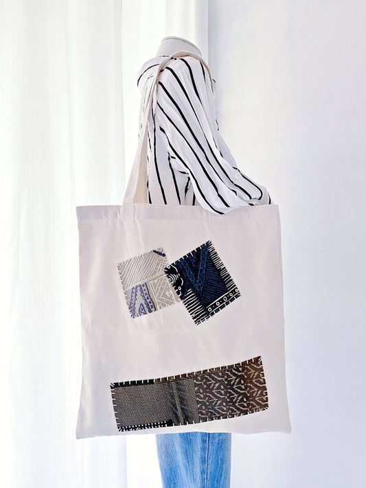 Tired of mass-produced plastic gifts? This sustainable canvas shopper is a favorite for European weekend markets, combining high-capacity utility with authentic hand-stitched warmth.