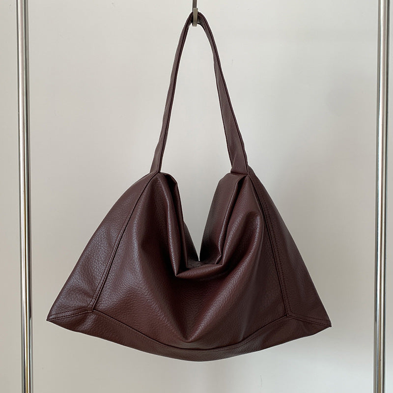 Simple shoulder bag for browsing shops and cafes