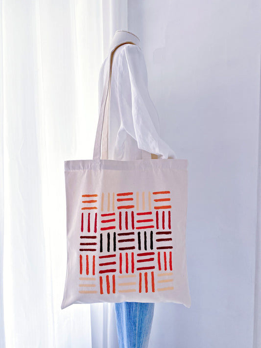 minimalist canvas tote with relaxed everyday look