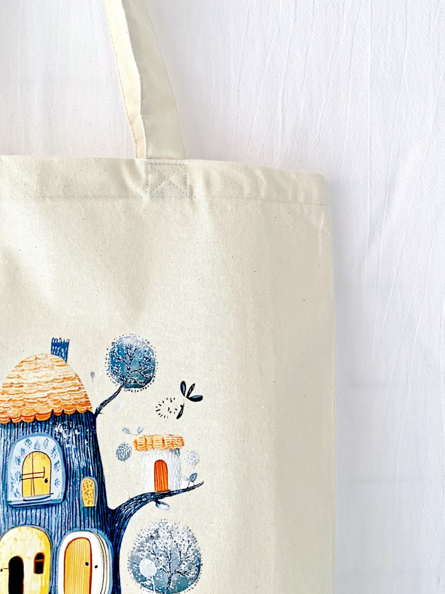 lightweight fabric tote for students and daily commuting