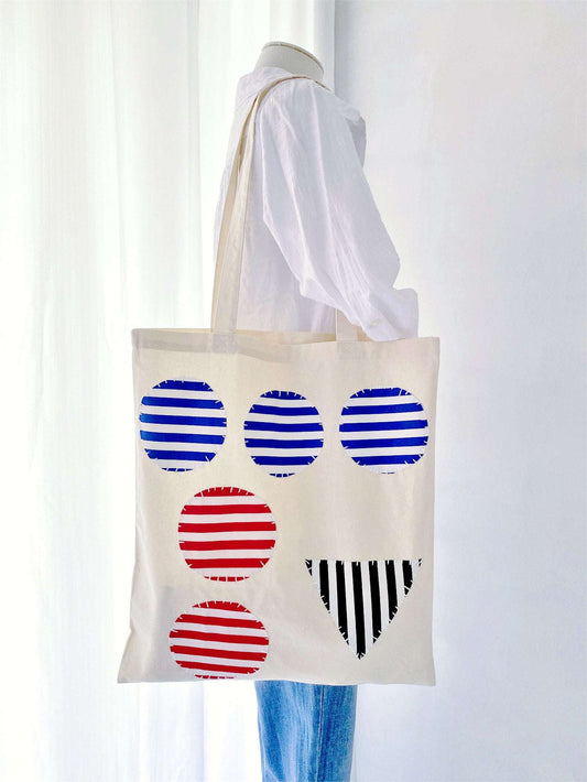 Some people pick this soft tote because it doesn’t shout for attention, it simply feels right in hand and on the shoulder.