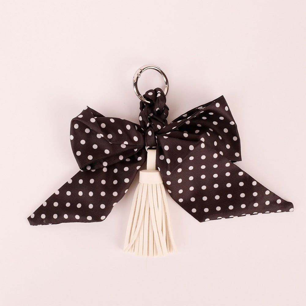 Retro scarf detail for personalizing a bag
