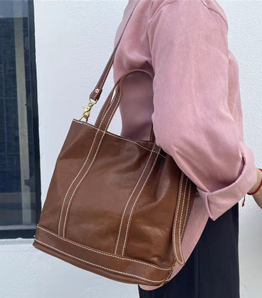 Elegant Vintage Leather Tote Bag with Adjustable Shoulder Strap