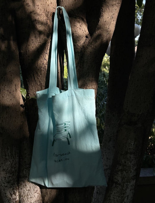 Simple long lasting tote bag with reinforced straps for daily use