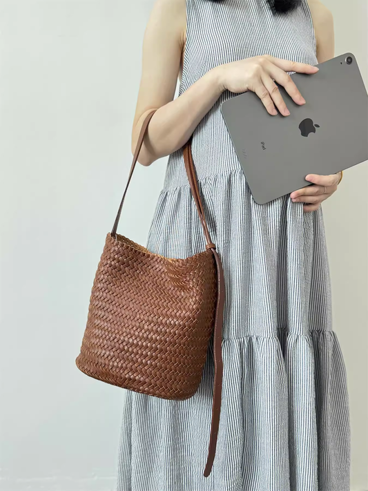 How to Choose the Best Genuine Leather Bag for Everyday Use