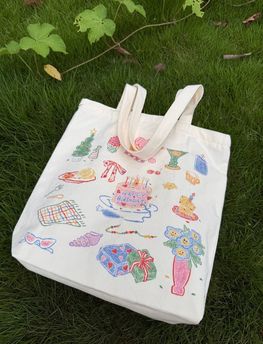 eco friendly minimalist canvas tote bag used for groceries and daily essentials