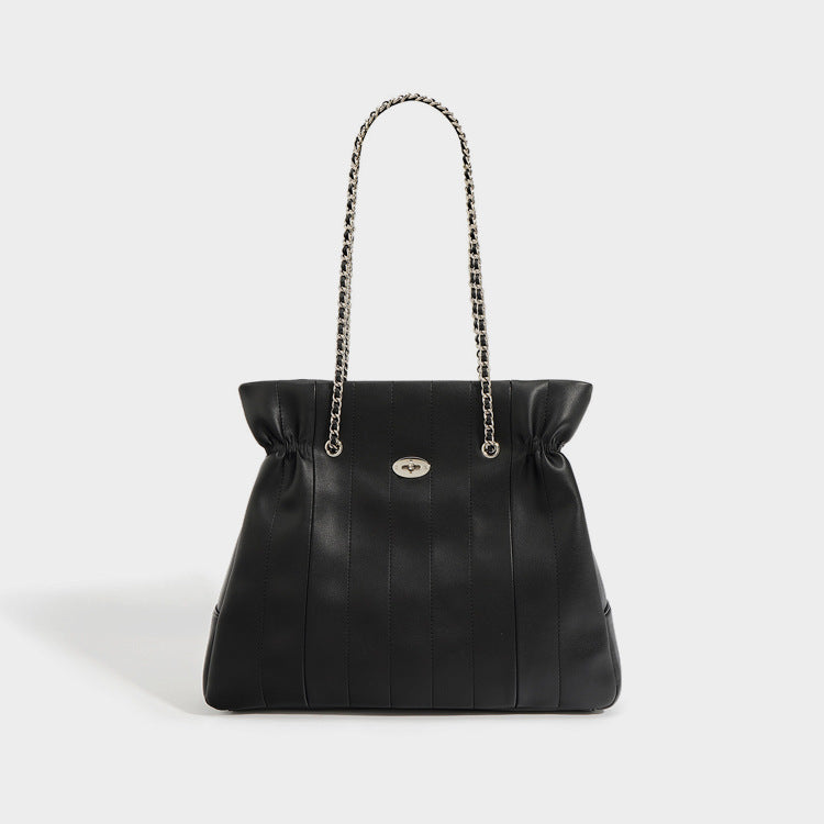 Trendsetting Chain Tote