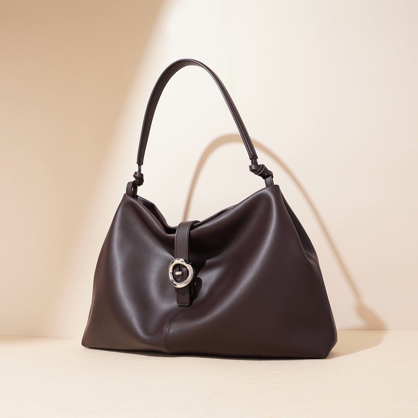 Stylish Women's Leather Handbag for Daily Commute and Casual Use