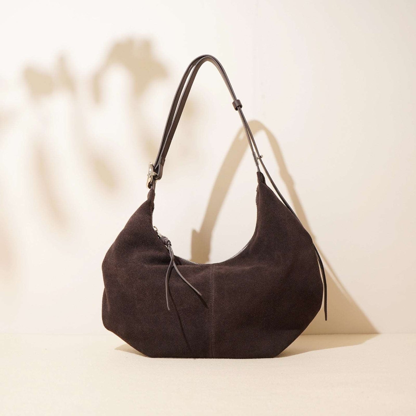 Fashionable Soft Leather Crescent-Shaped Shoulder Bag for Everyday Use