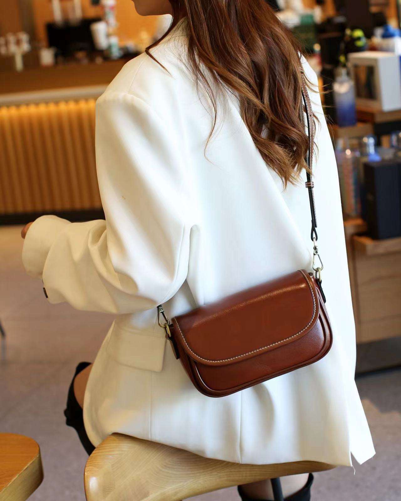 Stylish Ladies' Shoulder Bag in Premium Leather woyaza