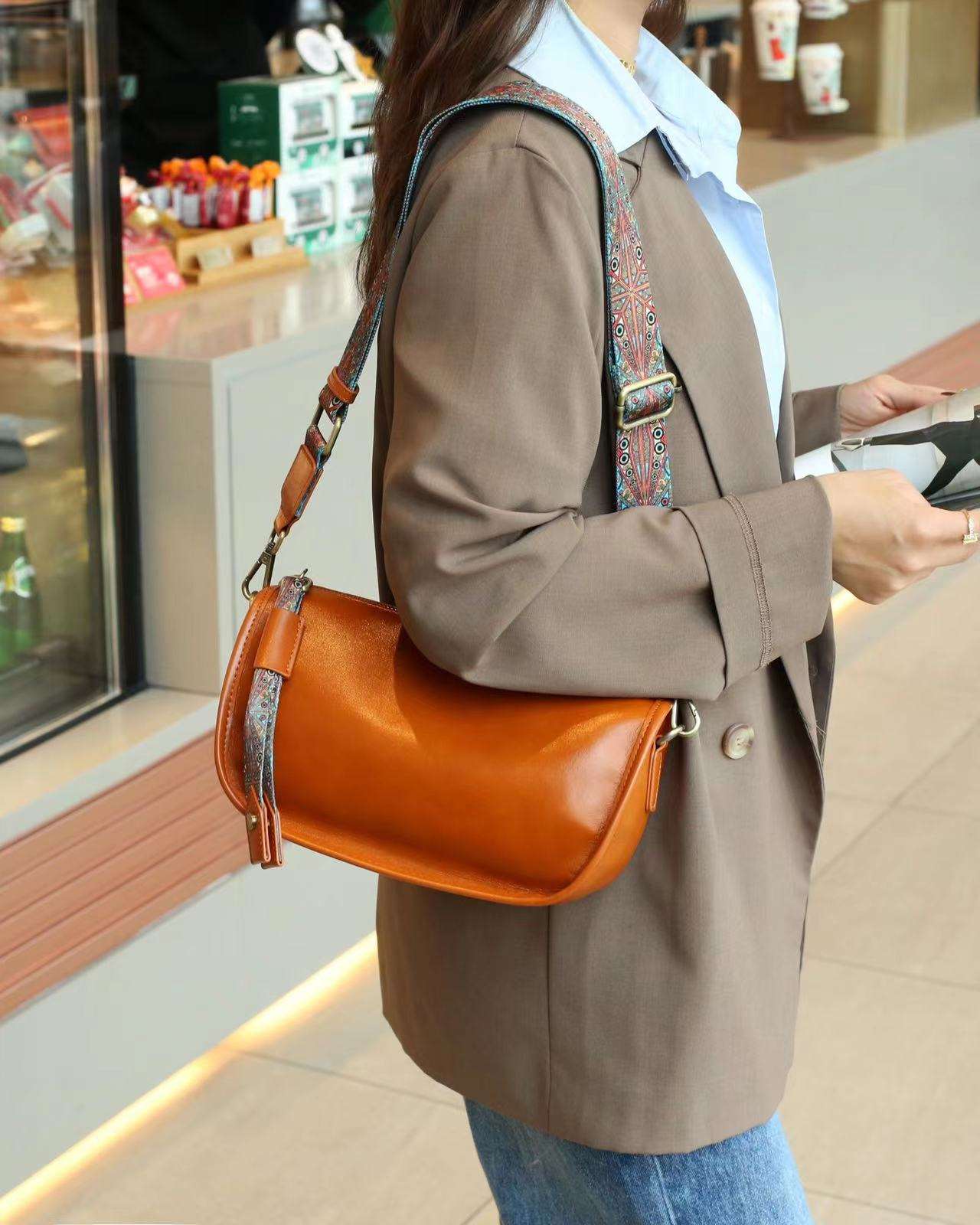 Premium Leather Women's Crossbody Purse Trendy Fashion Statement woyaza