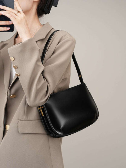 Sophisticated Leather Crossbody Totes