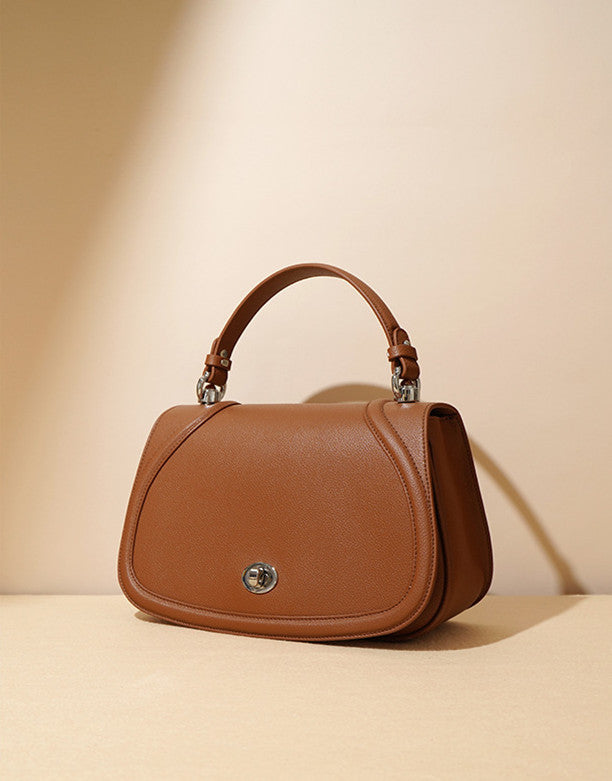 Stylish leather saddle bag for casual outfits