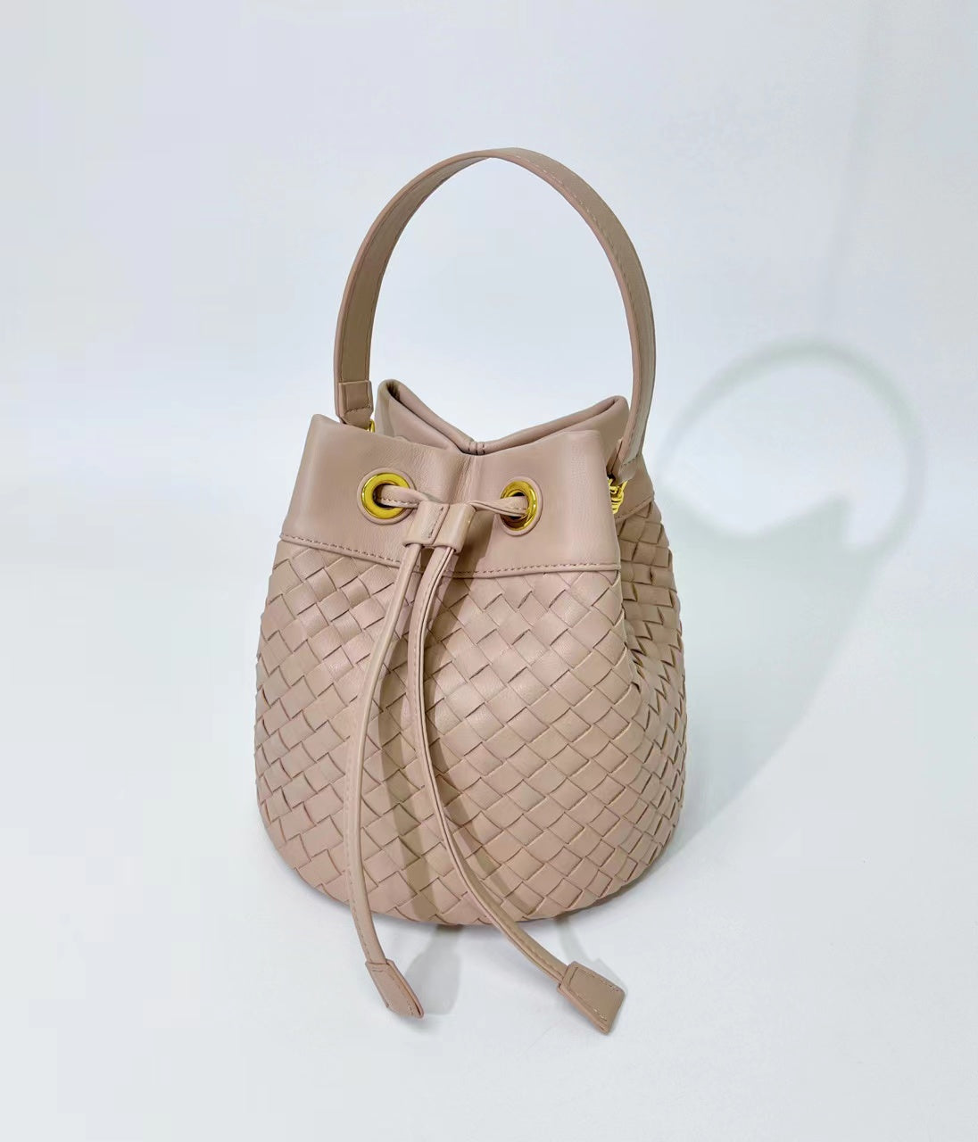 Exquisite Craftsmanship Leather Tote with Drawstring woyaza