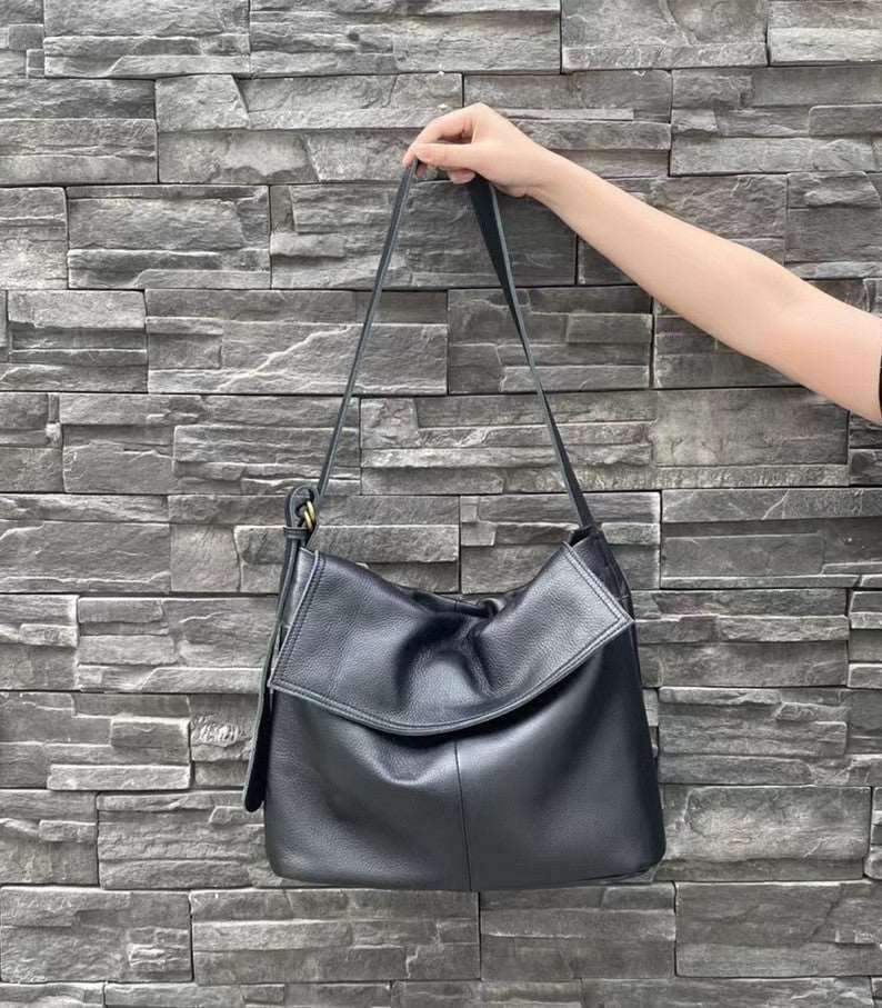 High Capacity Retro Leather Crossbody Bag Woyaza