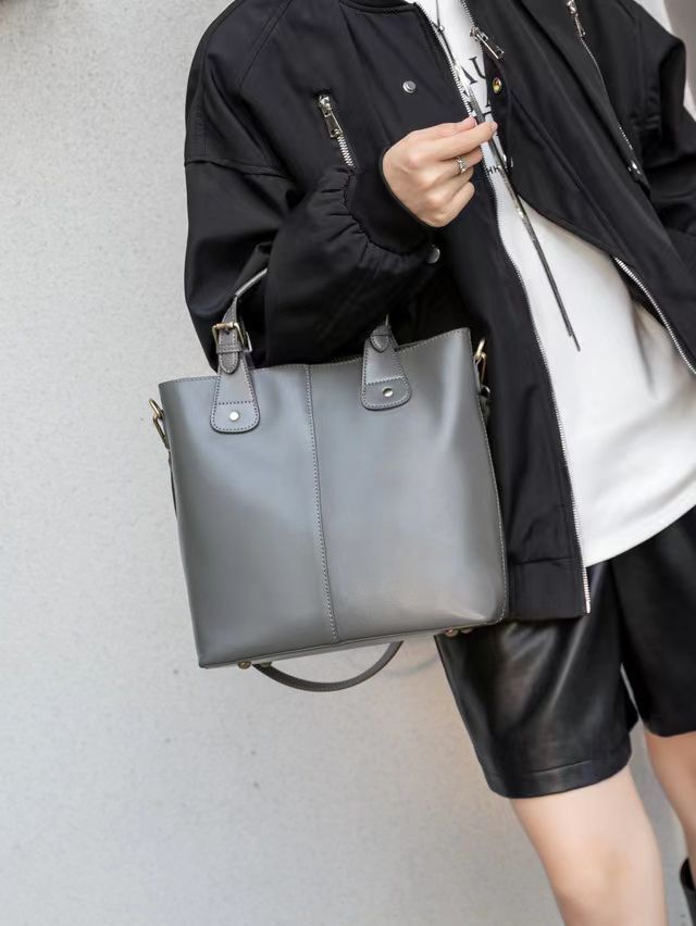 Stylish Ladies' Leather Tote Bag woyaza