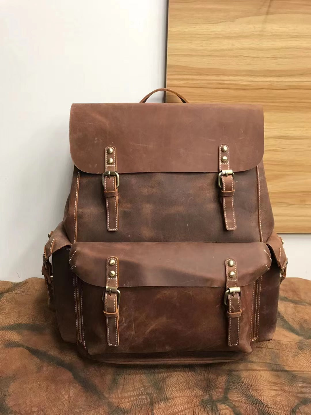 Fashionable Vintage Leather Backpack for Men's Travel and Daily Carry Woyaza