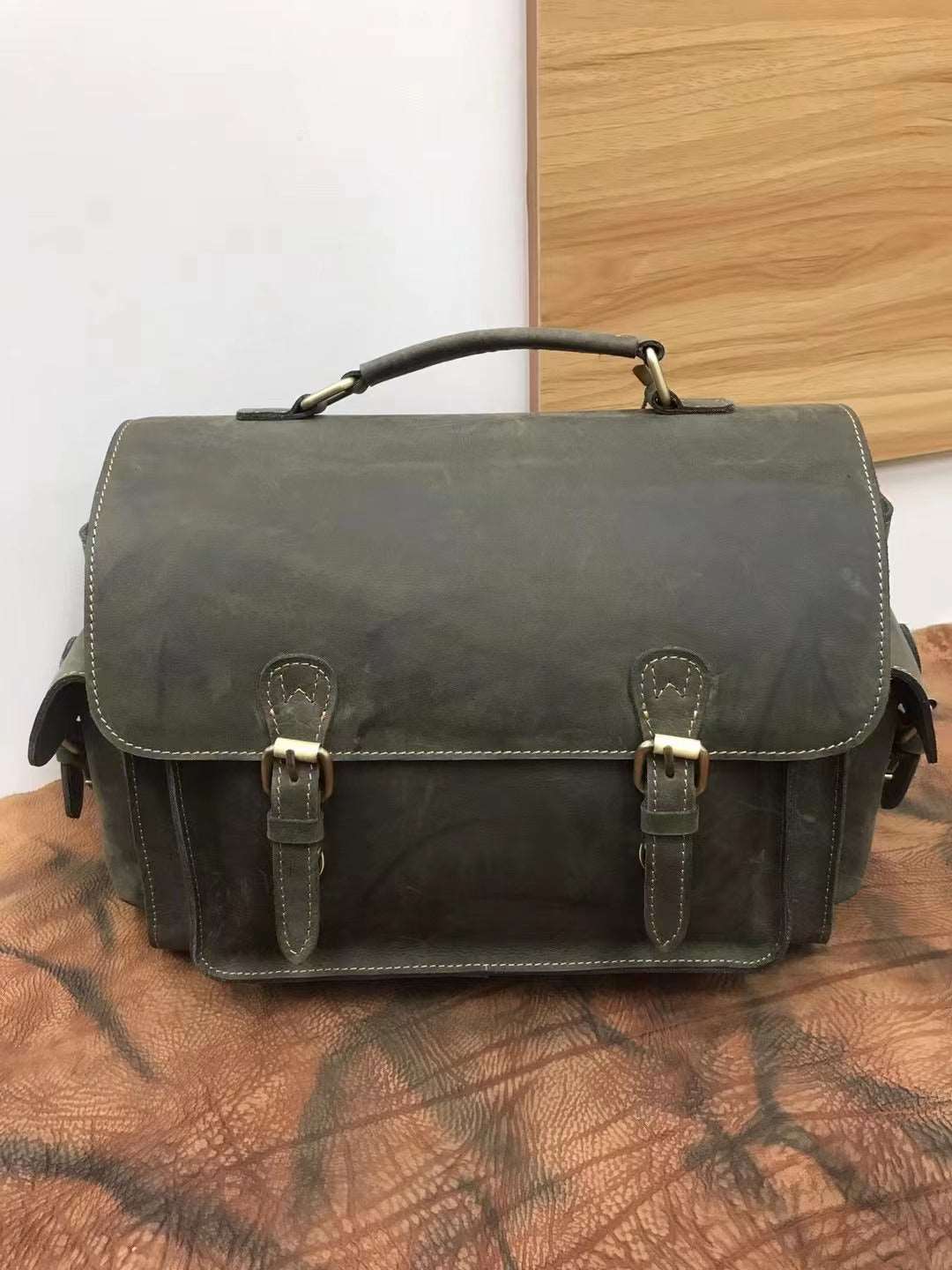 Elegant Leather Retro Messenger Bag with Shoulder Strap woyaza