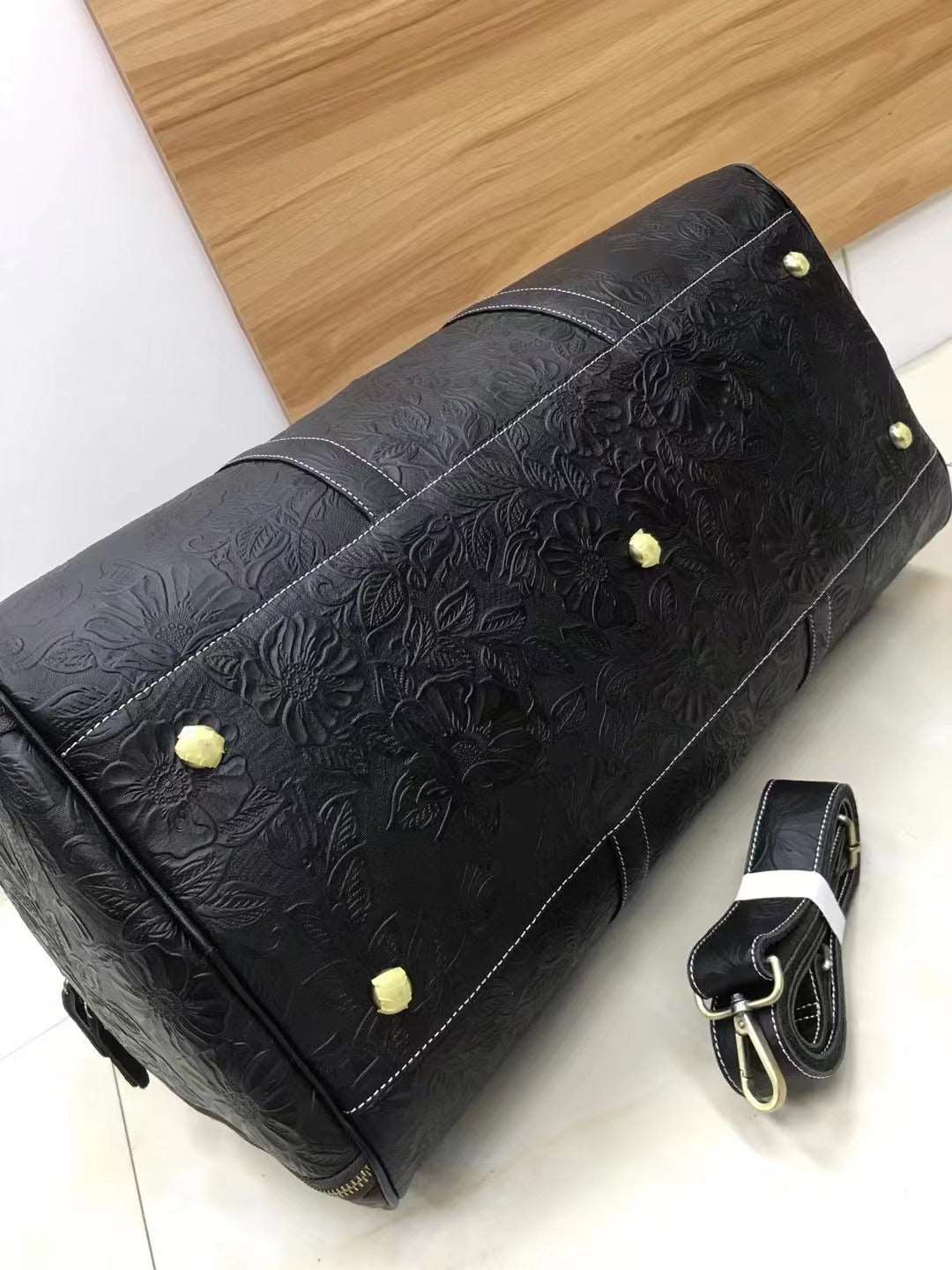 Spacious Antique Leather Travel Bag for Men woyaza