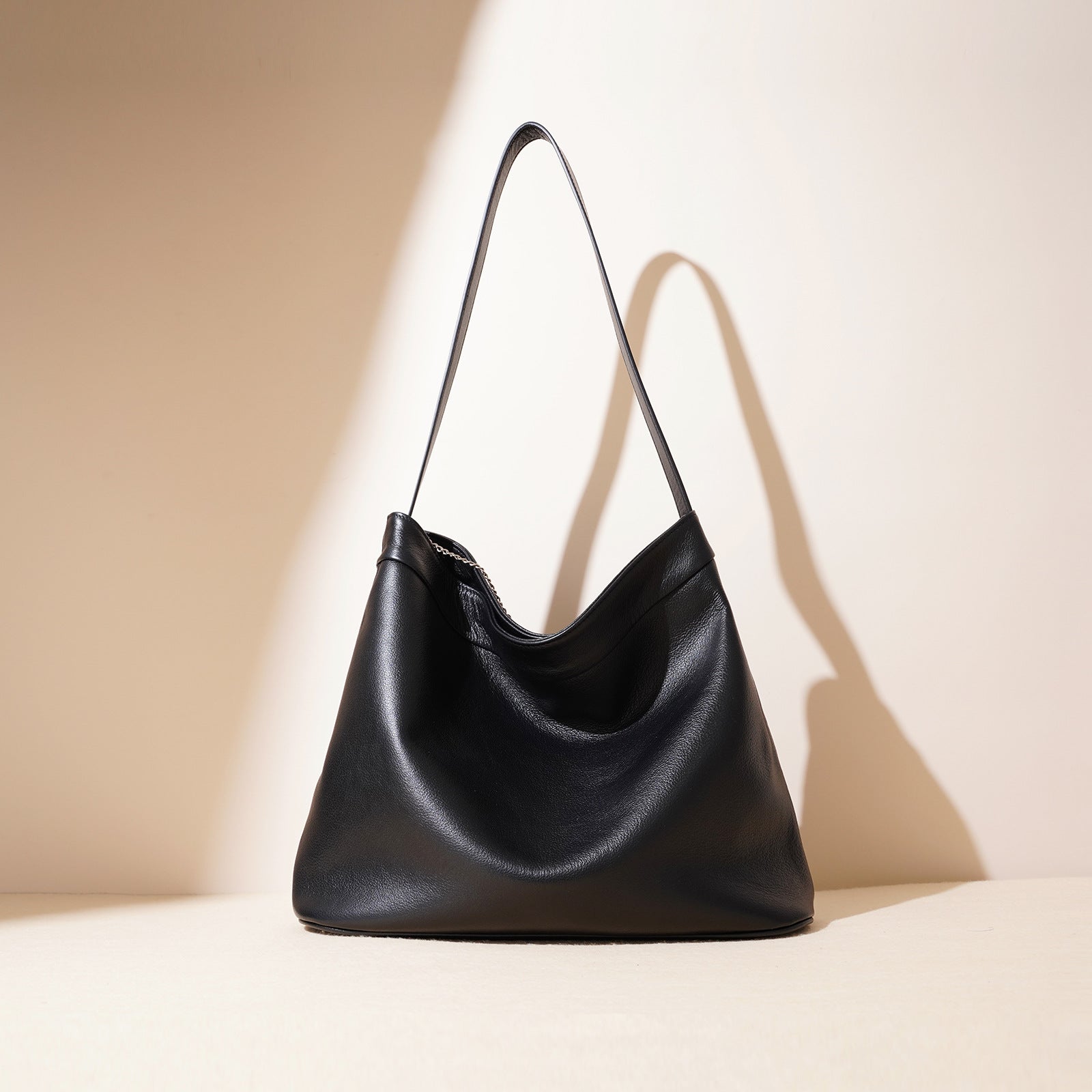 Stylish Leather Tote with Detachable Strap