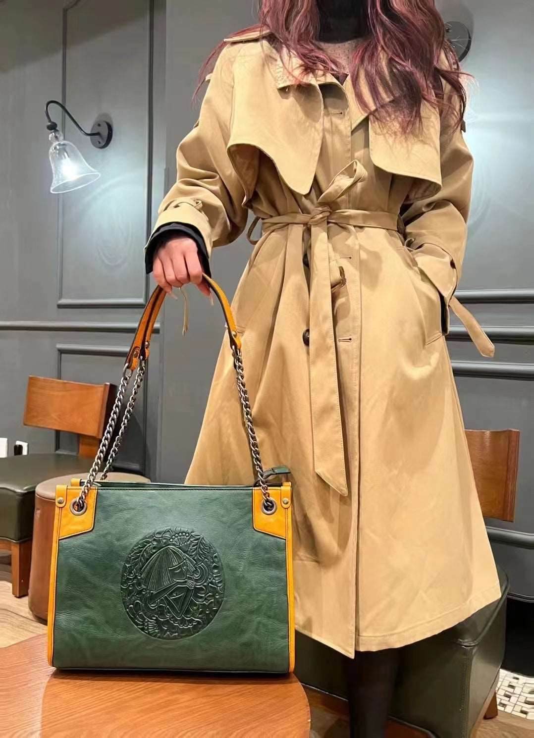 Elegant Retro Leather Tote Bag with Embossed Design woyaza