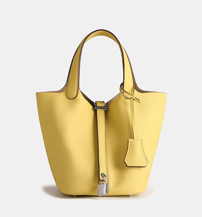 Spacious Soft Leather Bucket Handbag for Women, Ideal for Fashion and Functionality