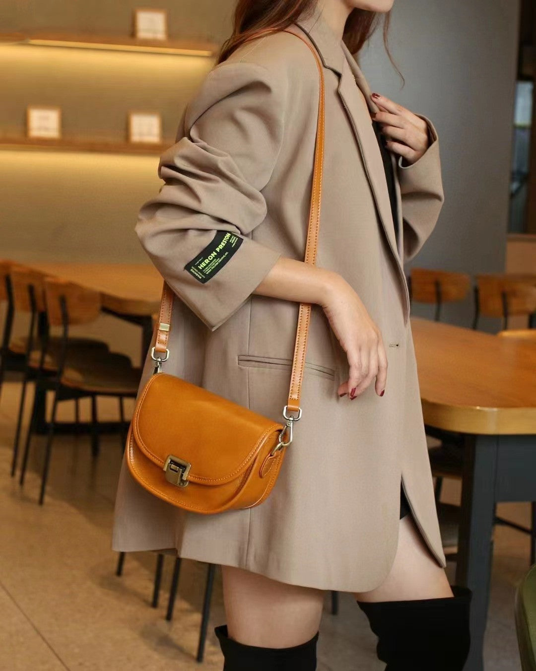 Modern Women's Genuine Leather Shoulder Bag with Elegant Lock Detailing Woyaza