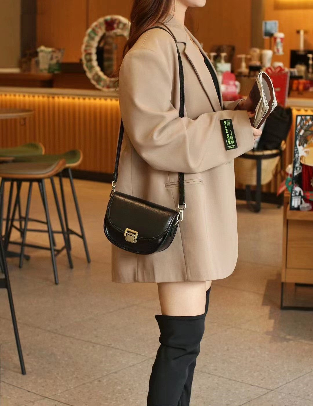 Trendy Ladies' Soft Leather Crossbody Bag with Distinctive Clasp Woyaza
