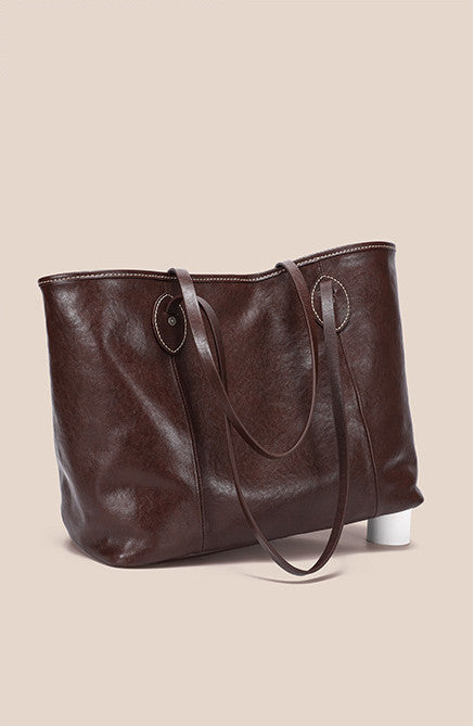 Durable Leather Handbag for Women with Spacious Interior and Minimalist Design