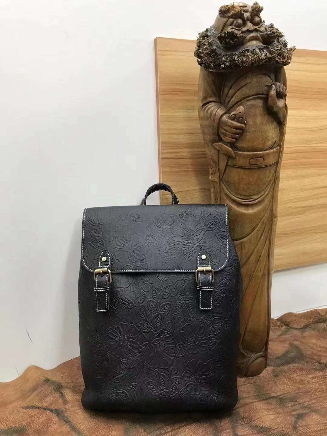 Vintage Style Leather Daypack for Men Woyaza