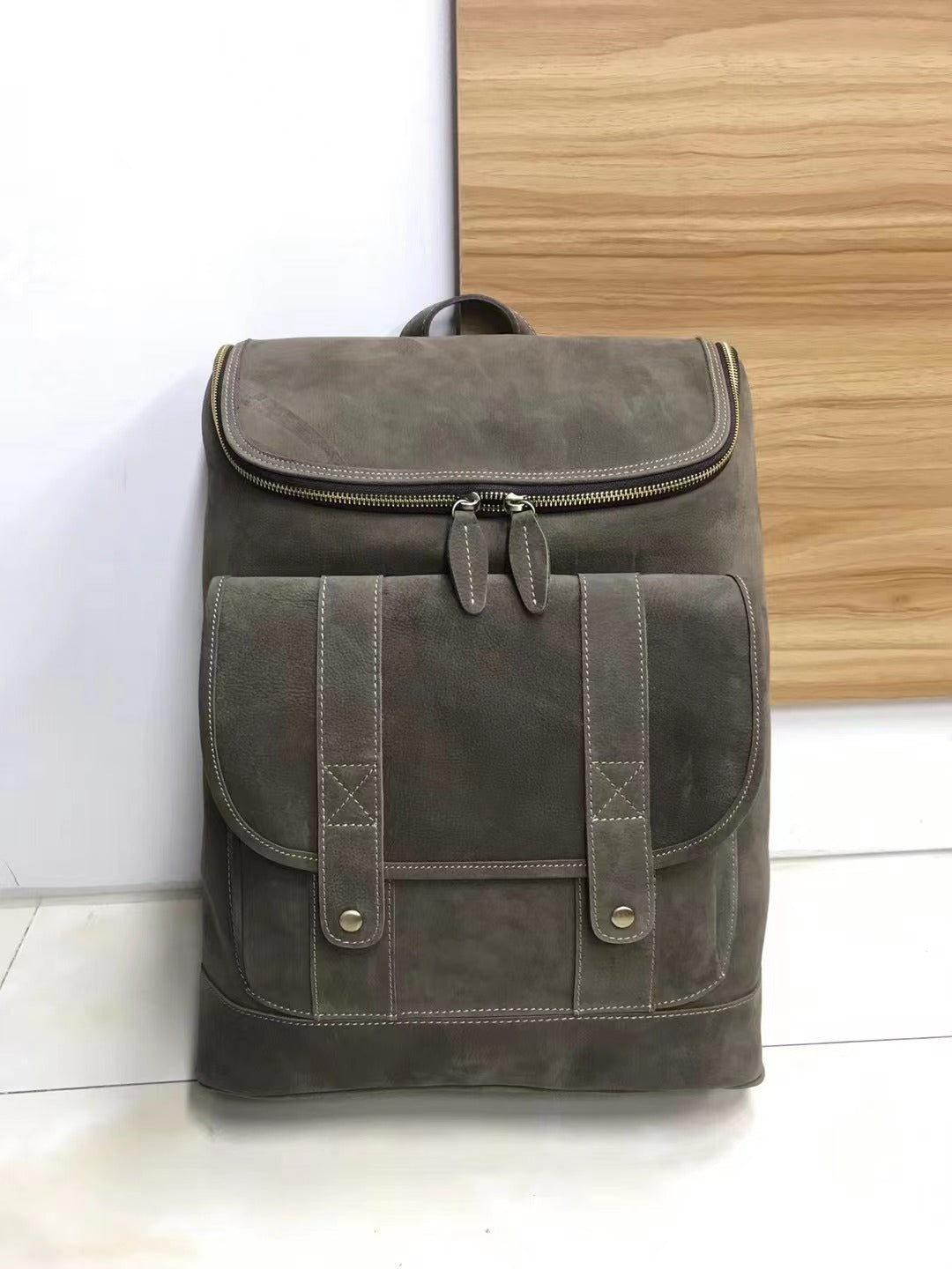 Versatile Large Capacity Vintage Leather Men's Travel Backpack woyaza