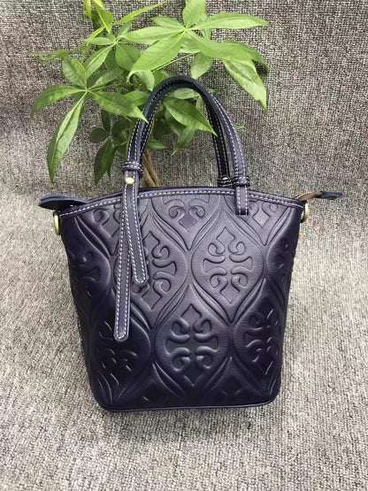 Fashionable Vintage Leather Handbag Featuring Embossed Design woyaza