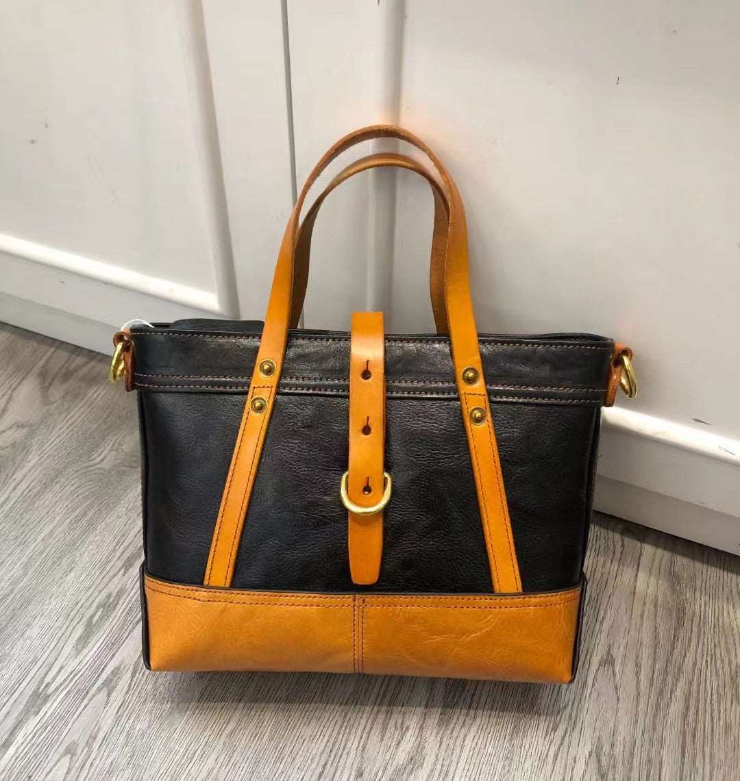 Classic Crossbody Handbag in Genuine Leather woyaza