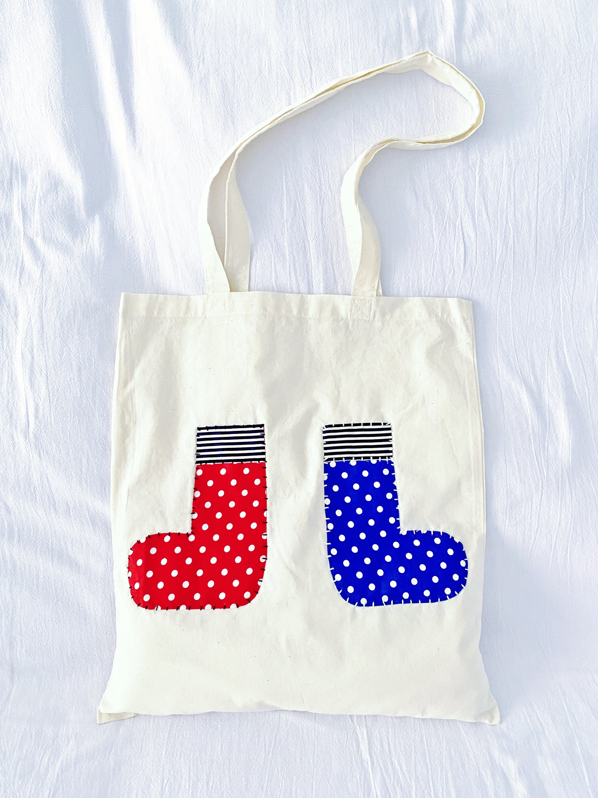 I chose this patchwork bag because the stitching reminds me of home, making it the perfect companion for quiet weekend gallery hops.