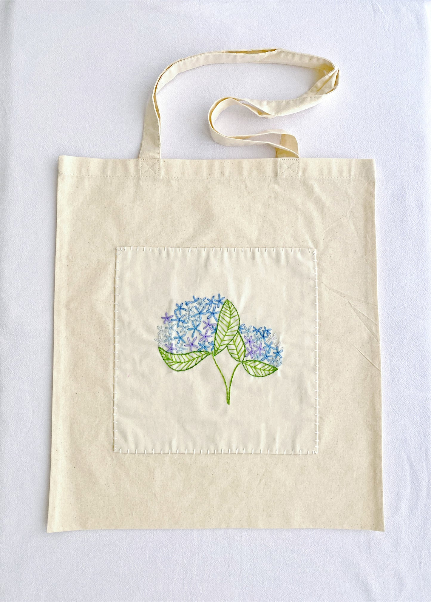 Large capacity reusable bag, a stylish green shopping choice