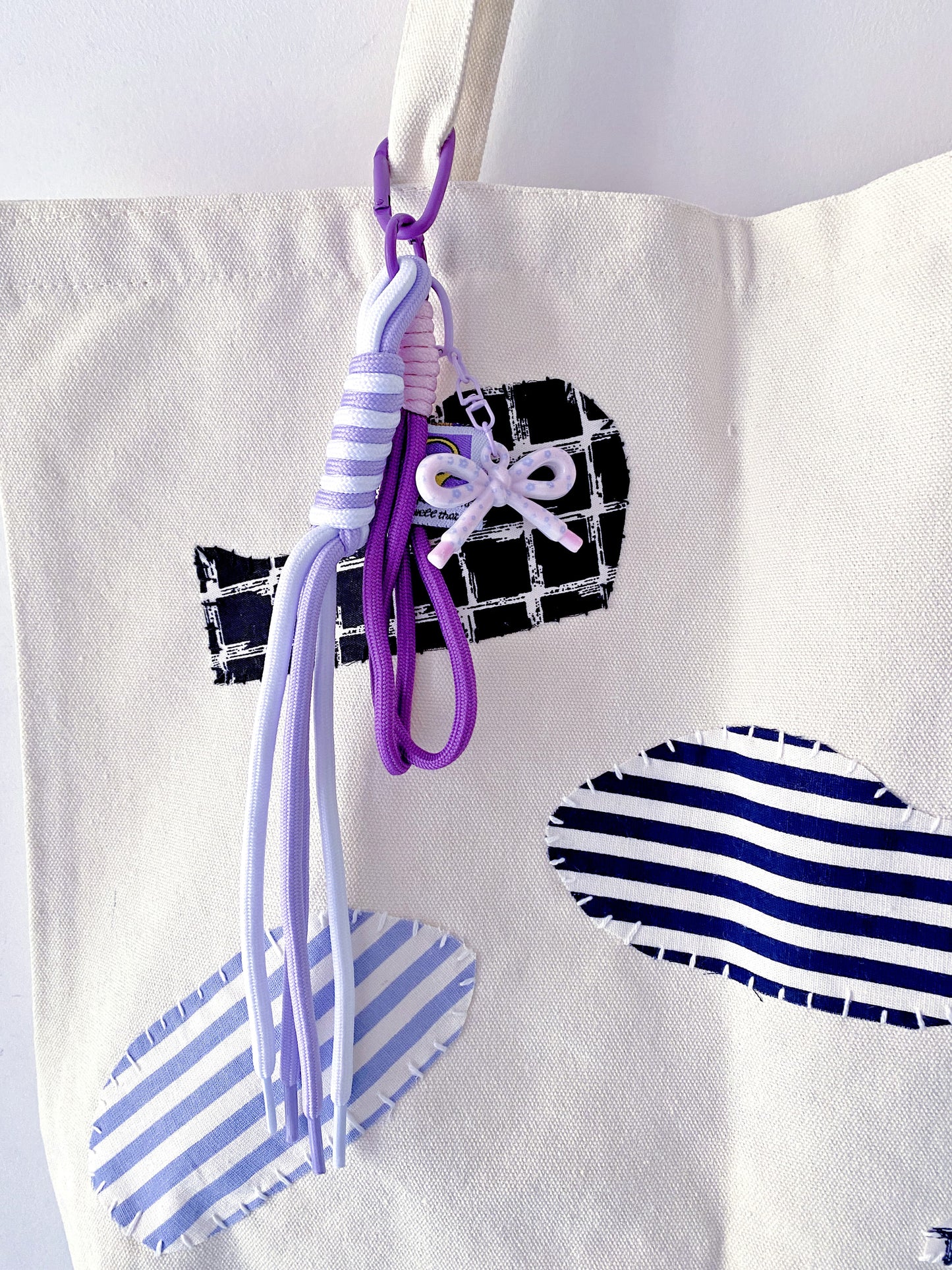 Soft-structured eco-friendly bag made for those who appreciate the beauty of handwork.