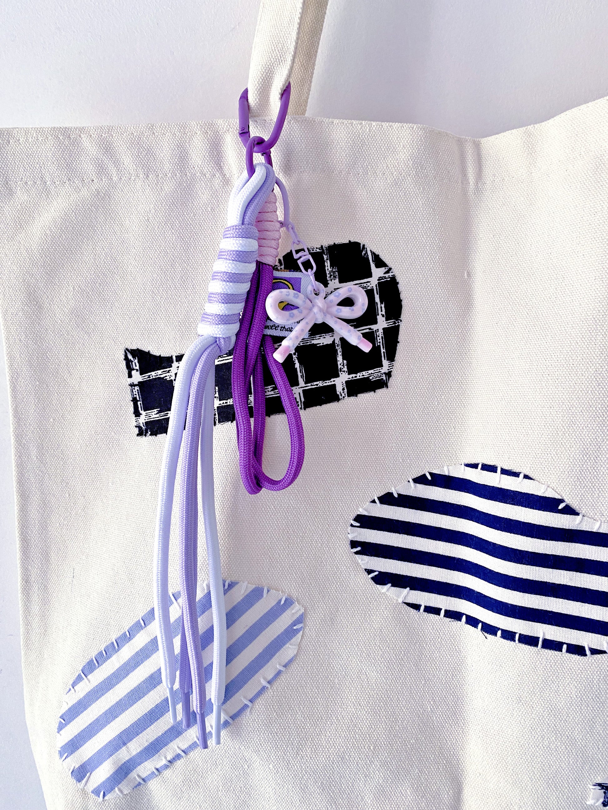 Soft-structured eco-friendly bag made for those who appreciate the beauty of handwork.