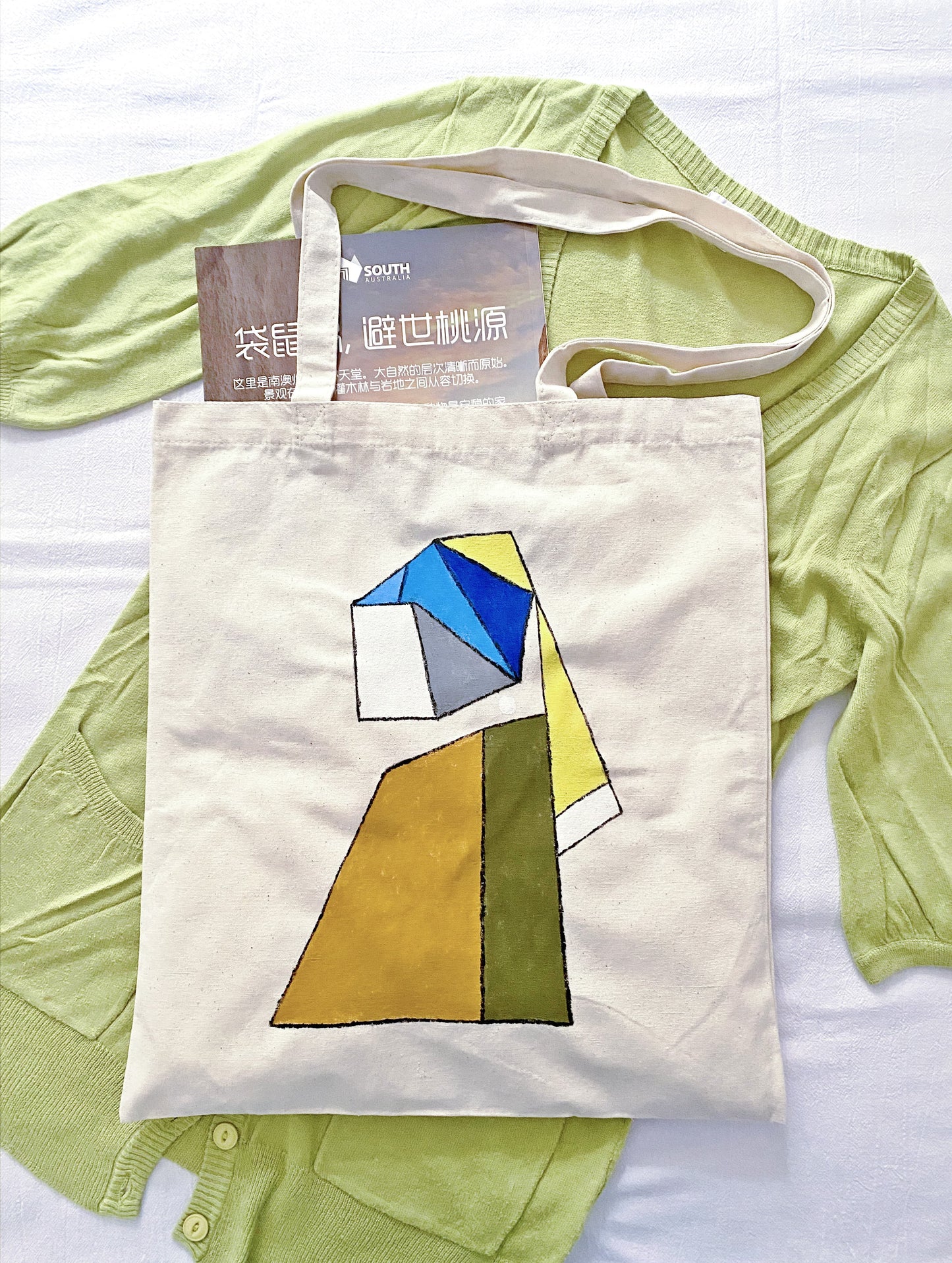 Heavy-duty natural cotton fabric resisting wear and tear during a busy urban commute with a laptop and books inside.