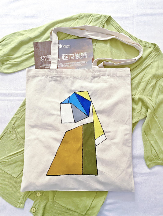 Heavy-duty natural cotton fabric resisting wear and tear during a busy urban commute with a laptop and books inside.