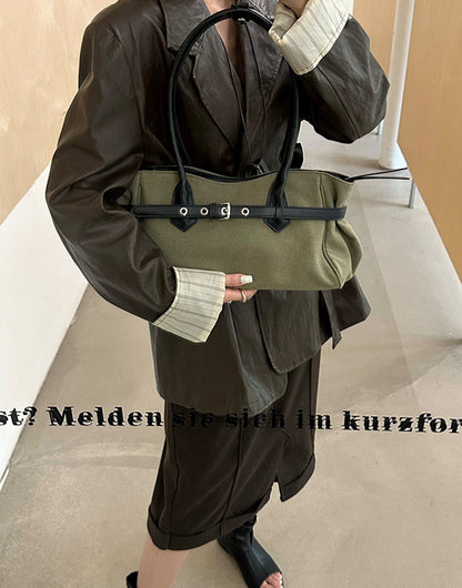 A casual carryall that complements everyday clothing