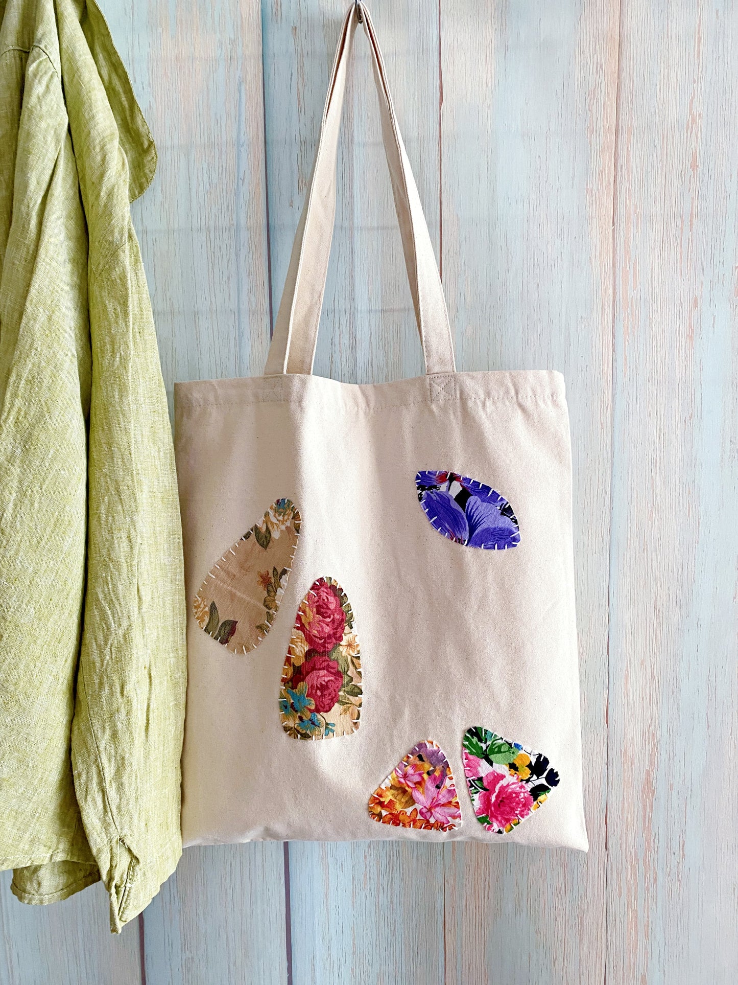 Sustainable tote bag idea for someone who prefers simple natural products