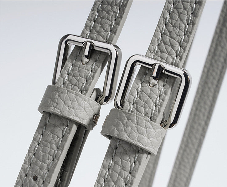 casual yet elegant leather handbag