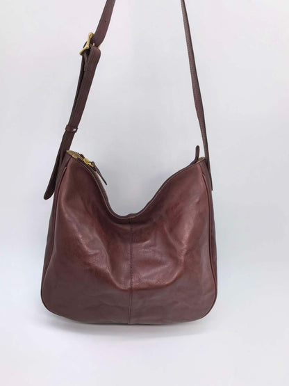 Women's hobo bag paired with everyday clothes for local errands