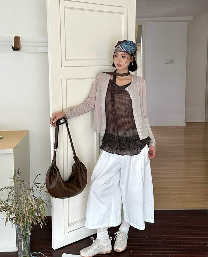 Half-moon handbag with generous space for everyday belongings.