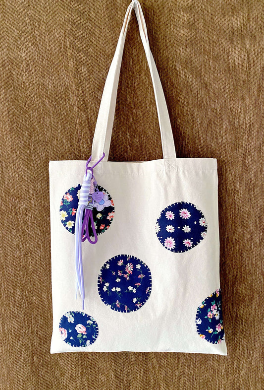 canvas tote bag for carrying books and daily personal items