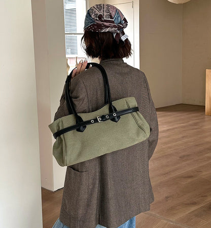 Women's bag with a practical shoulder and hand carry style