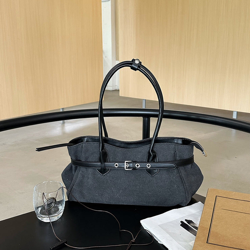 Minimalist carryall suitable for casual shopping